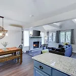 Dreamy Lake House With Fireplace, Firepit Pet Friendly