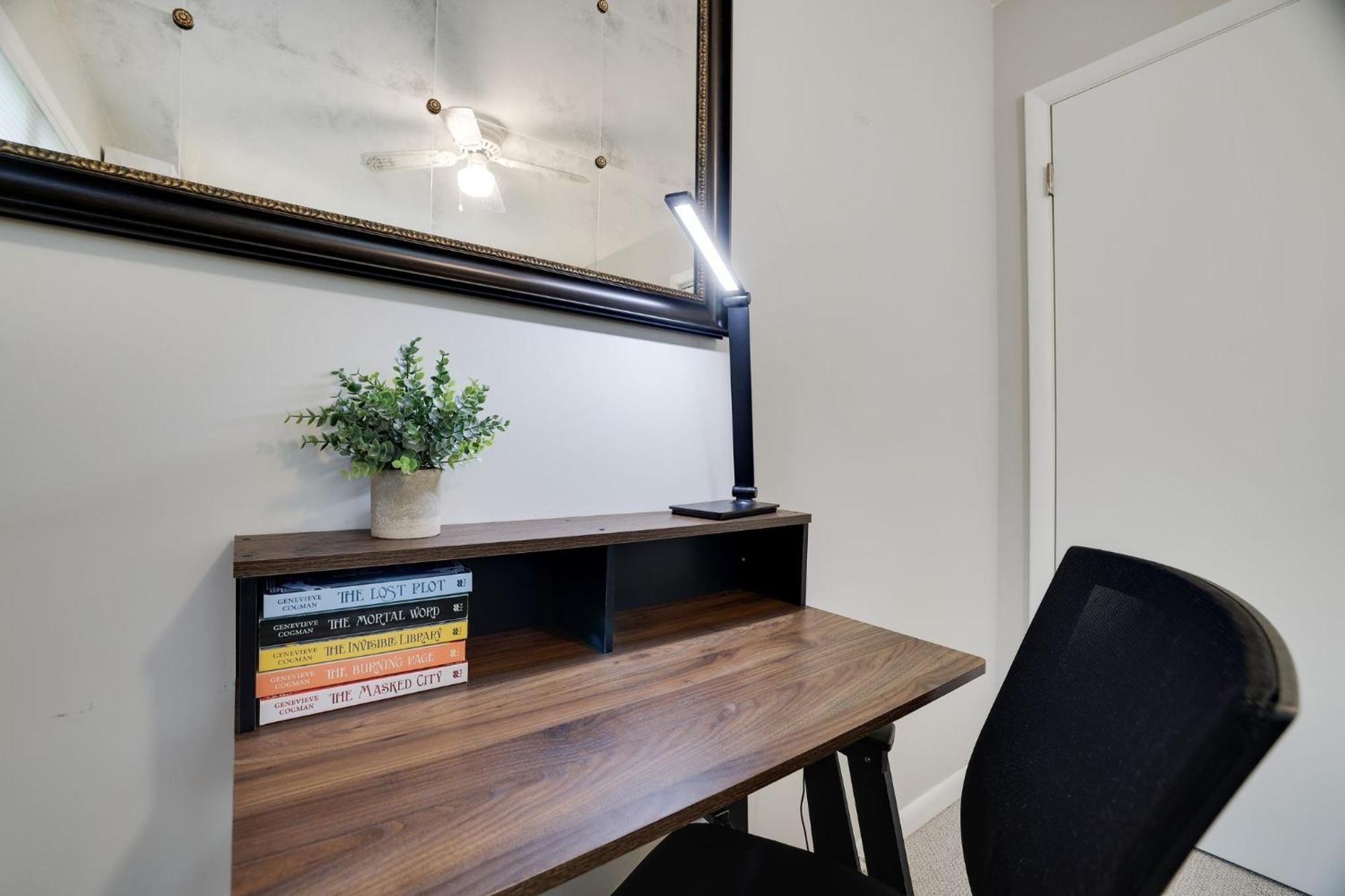 Dreamy House With Fireplace, Firepit Pet Friendly Holiday home Locust Lakes Village