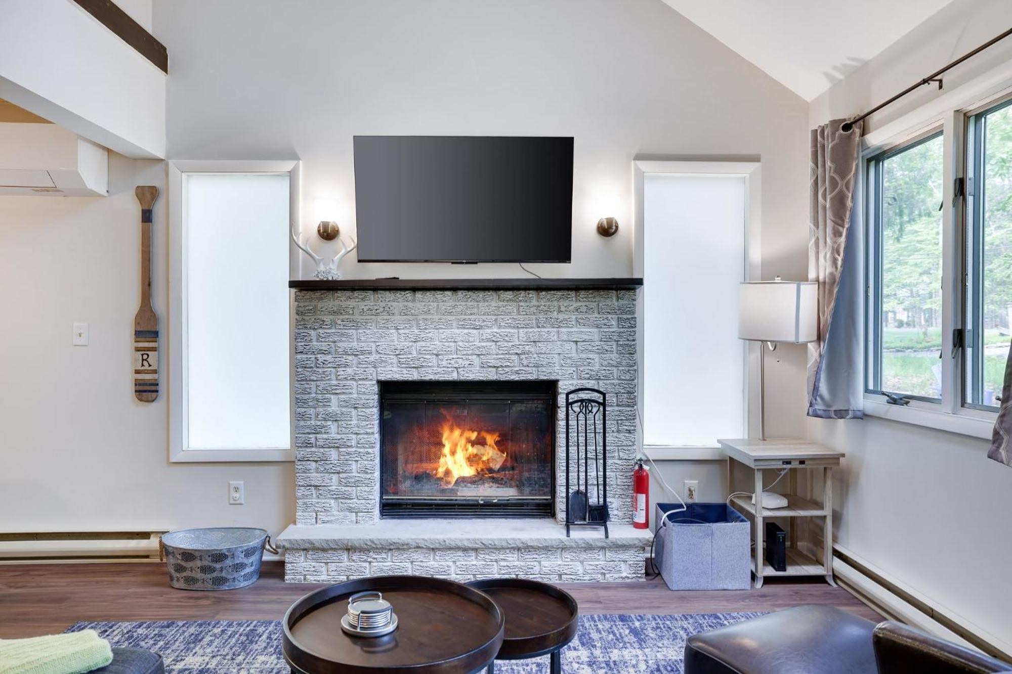 Dreamy House With Fireplace, Firepit Pet Friendly Holiday home