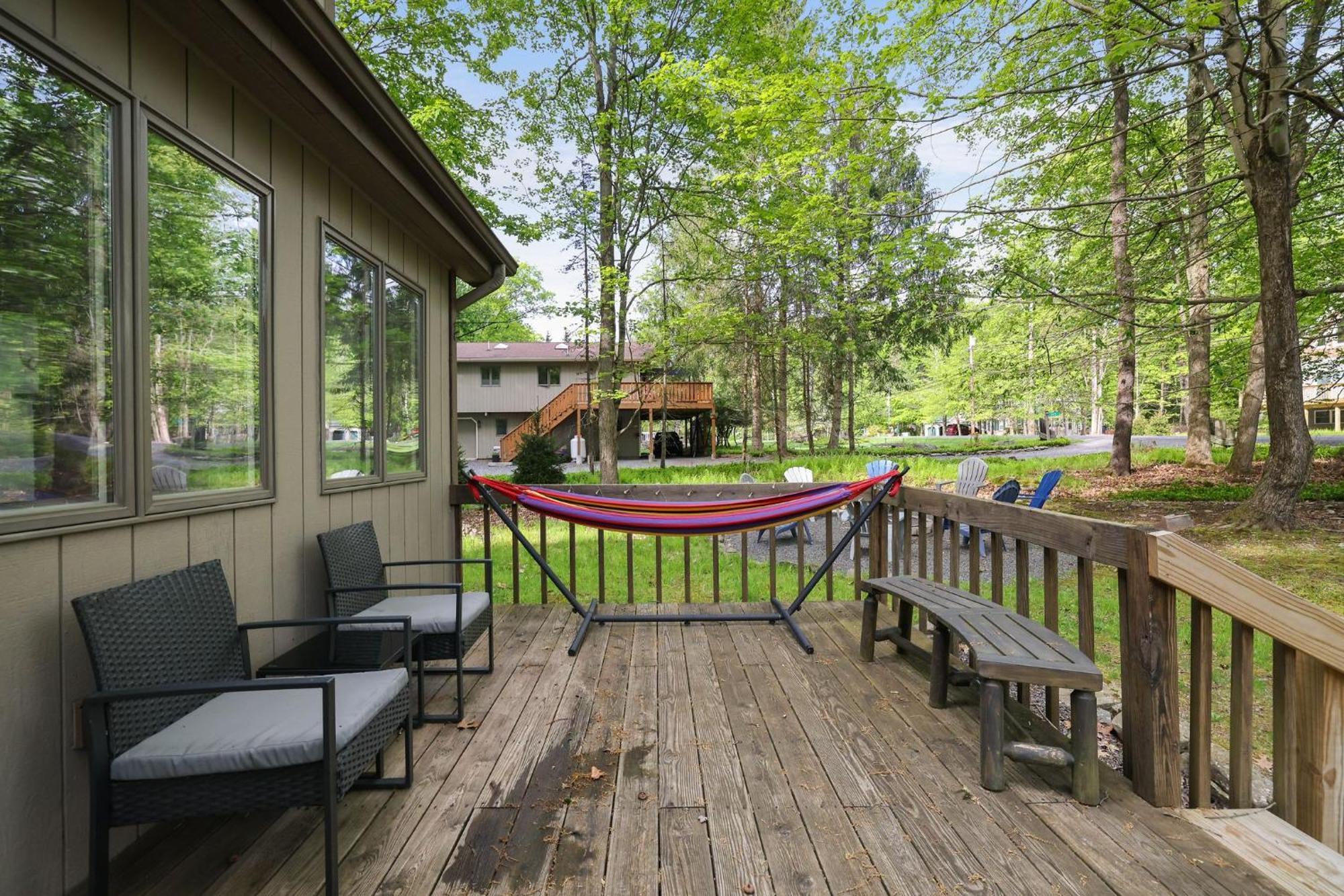 Holiday home Dreamy House With Fireplace, Firepit Pet Friendly Locust Lakes Village