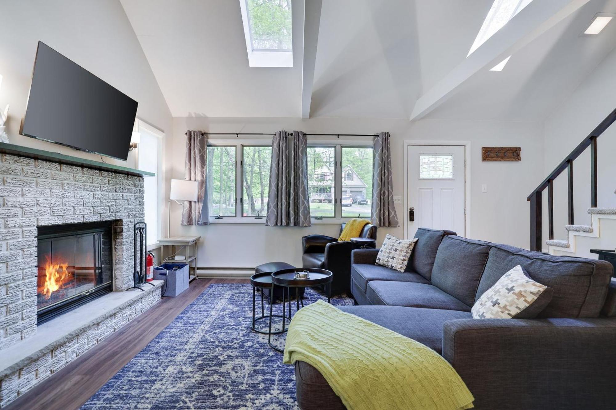 Dreamy House With Fireplace, Firepit Pet Friendly Holiday home *
