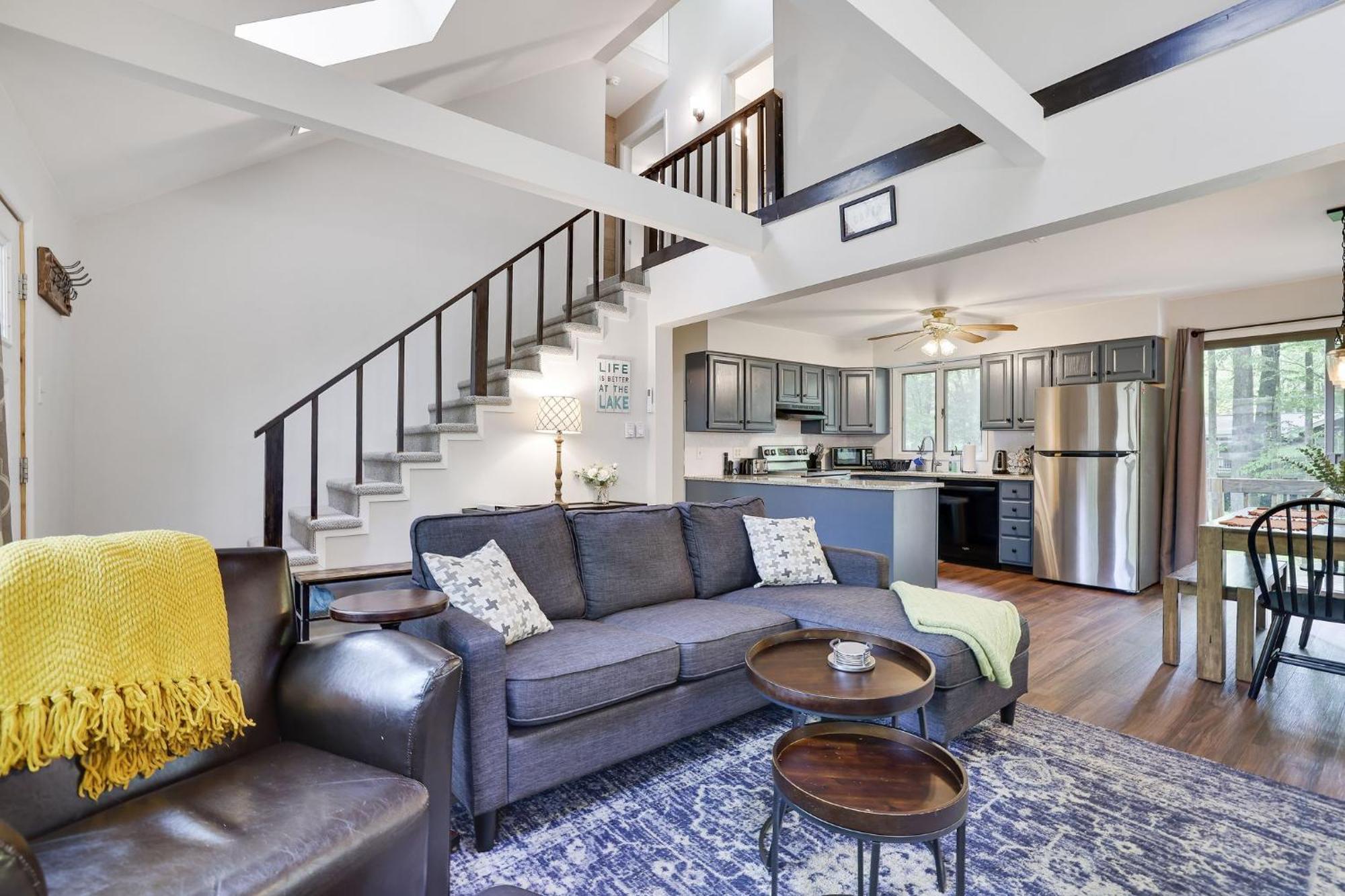 Dreamy House With Fireplace, Firepit Pet Friendly Locust Lakes Village